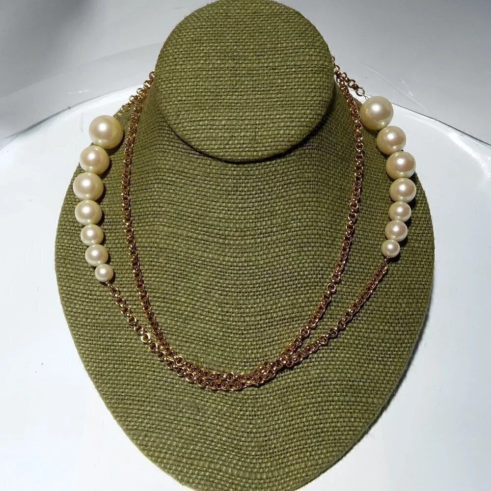 Women`s gold tone faux pearl rolo chain necklace.